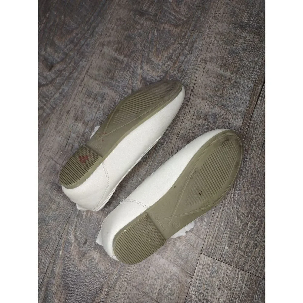 🌸 $10 SALE 🌸 Carter's white flower flats